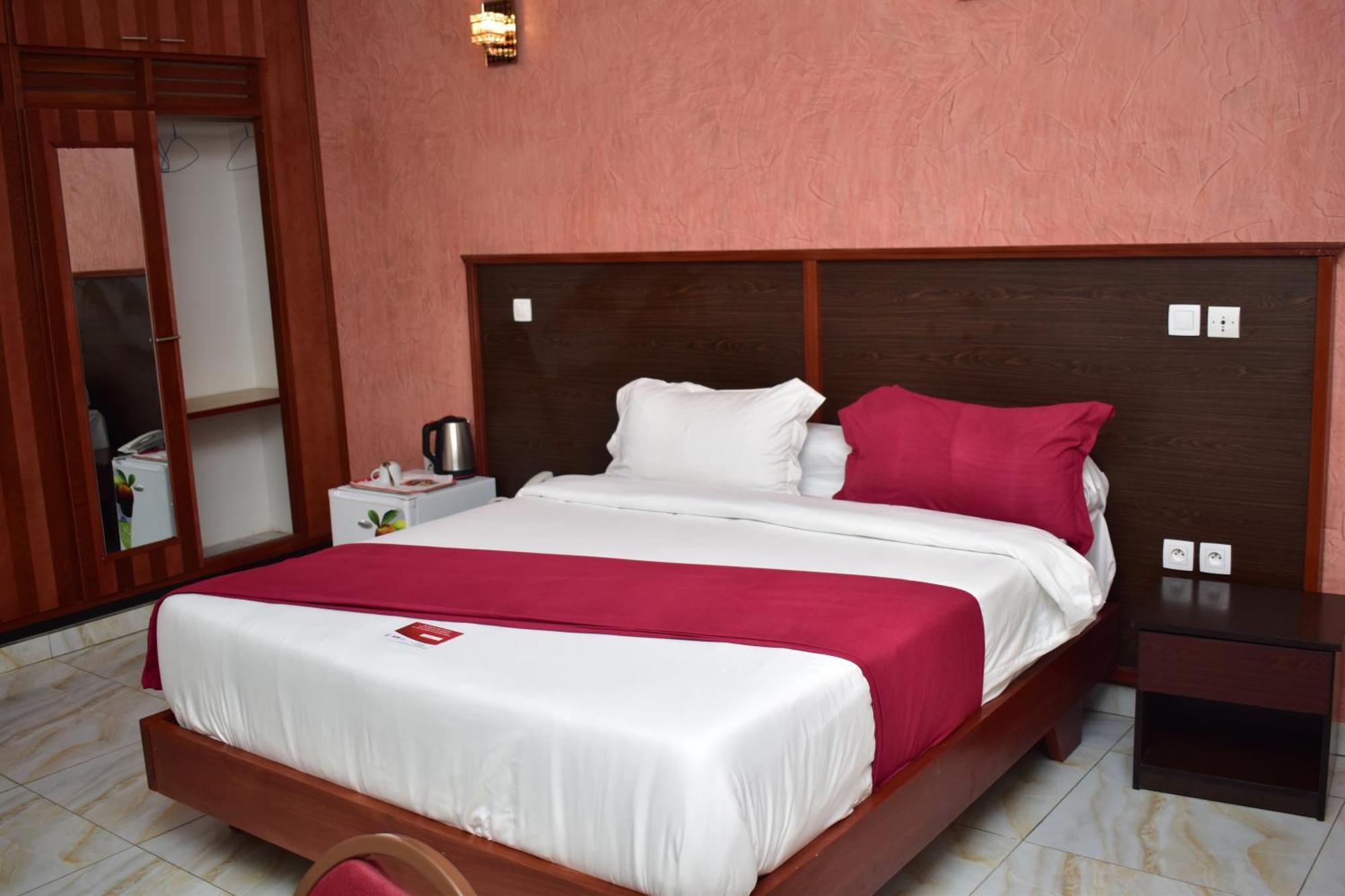 Safyad Hotel Yaounde Ngoại thất bức ảnh