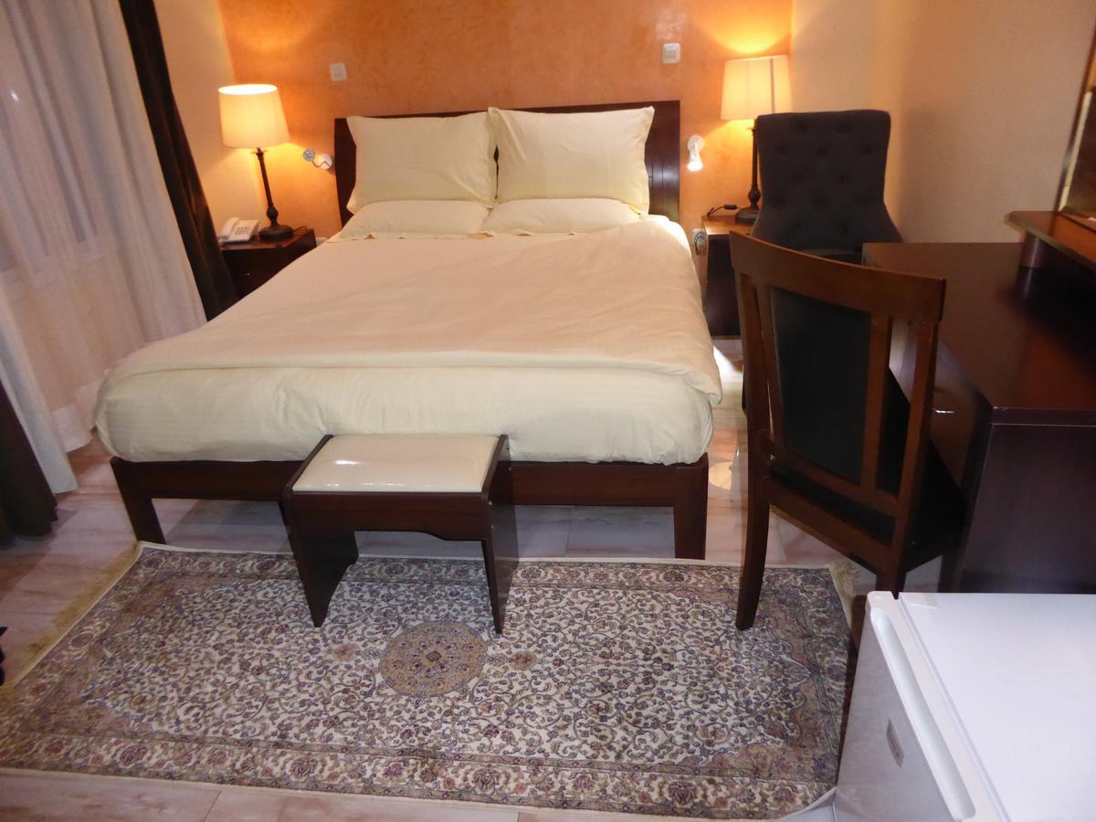 Safyad Hotel Yaounde Ngoại thất bức ảnh